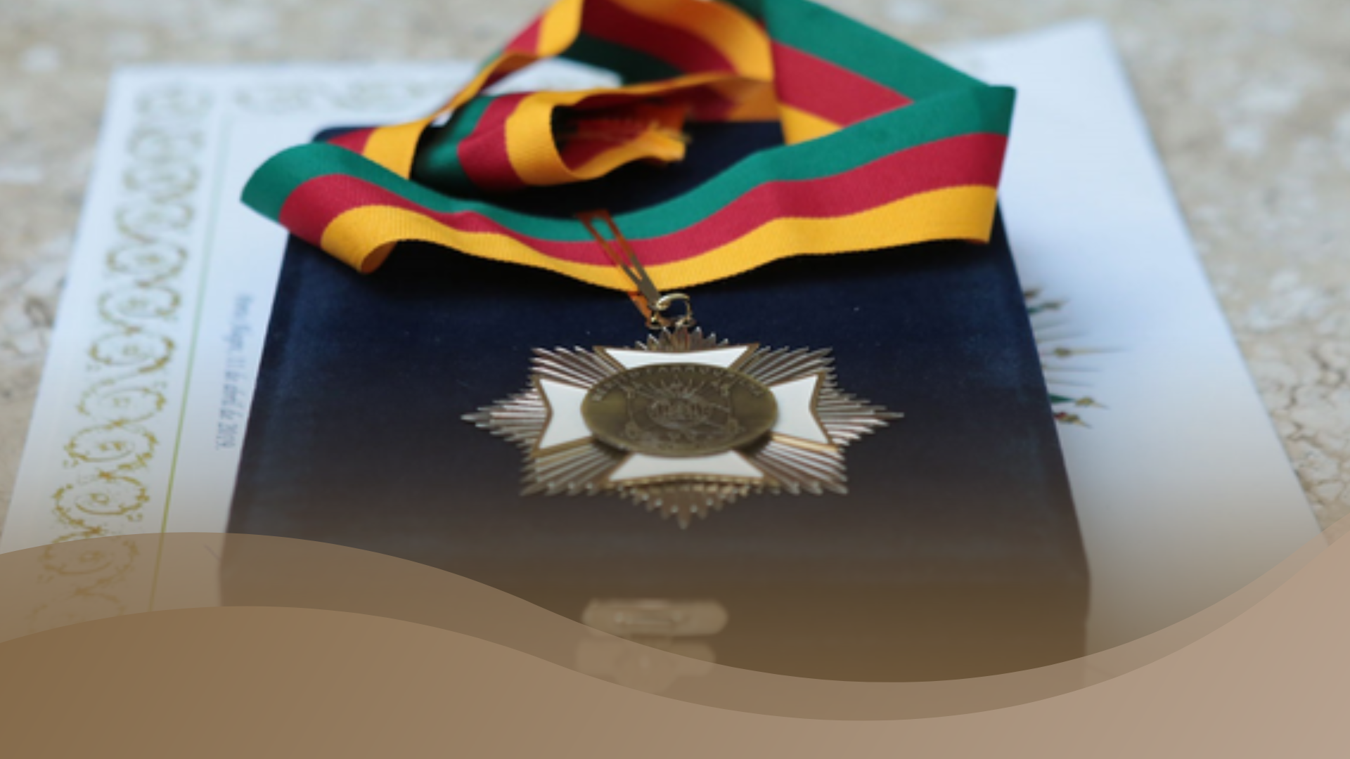 Reitora da UFN recebe a Medalha Mérito Farroupilha 